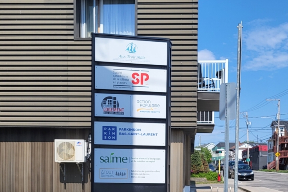 Enseigne extérieure de Aux Trois Mâts